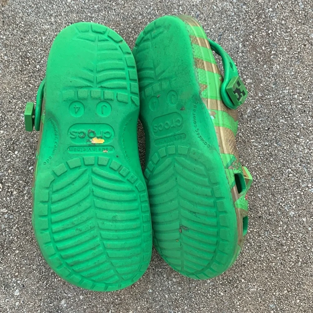 Crocs
Big Kids Minecraft Classic Clogs from Finish Line - Picture 5 of 13